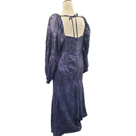 NWT Long Sleeved Patterned Sequin Gown in Navy Blue - Picture 9 of 13